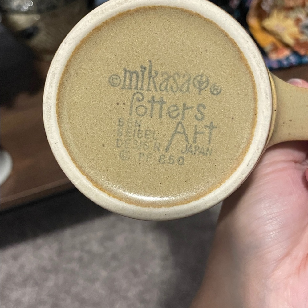 Made in Japan Two-Tone Ceramic Mug - Picture 3 of 3